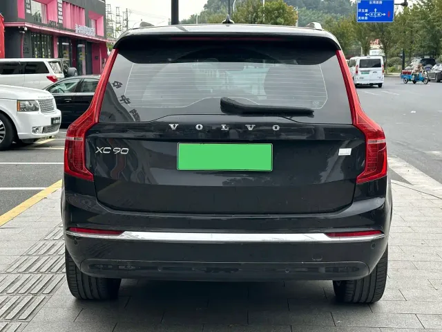 Volvo XC90 — Фото автомобиля 3