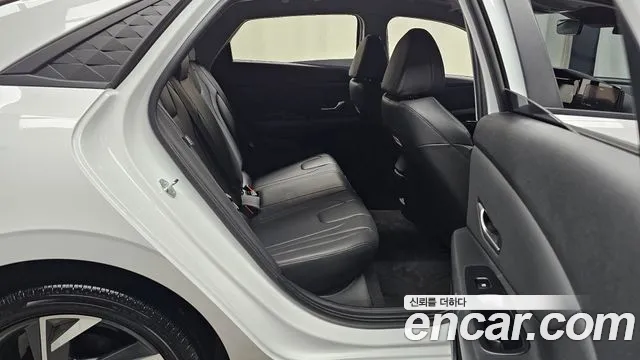 Hyundai Avante CN7 — Фото автомобиля 11