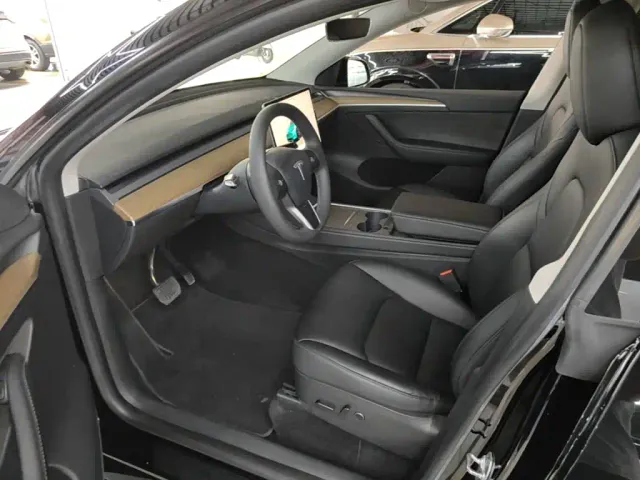 Tesla Model Y — Фото автомобиля 14
