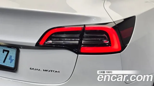 Tesla Model 3 — Фото автомобиля 8