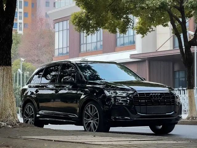 Audi Q7 — Фото автомобиля 3