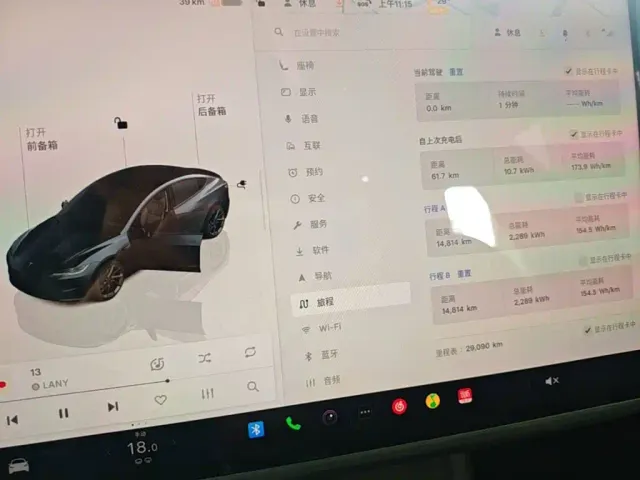Tesla Model 3 — Фото автомобиля 11