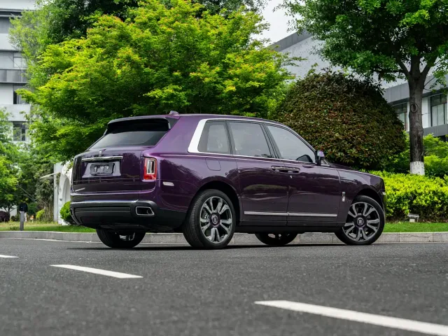 Rolls-Royce Cullinan — Фото автомобиля 21