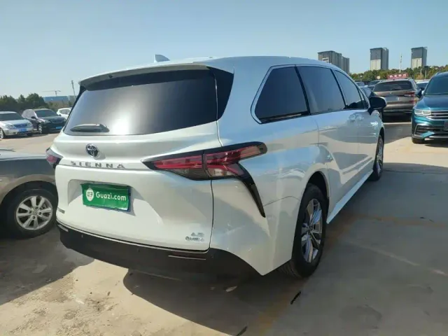 Toyota Sienna — Фото автомобиля 6