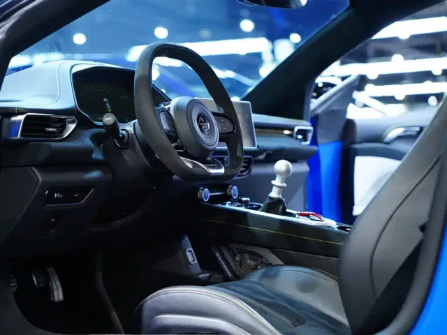 Lotus Emira — Фото автомобиля 14