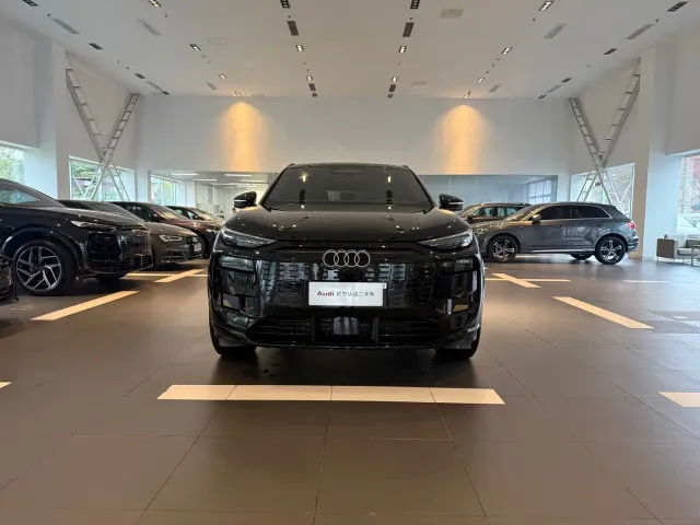Audi Q6L e-tron — Фото автомобиля 2