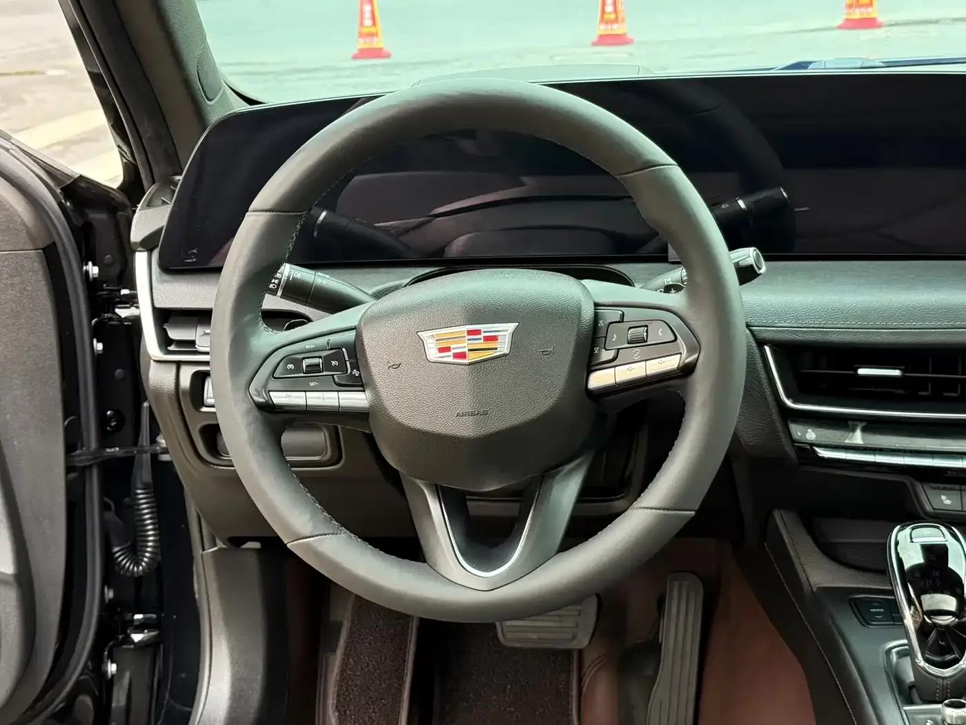 Cadillac Cadillac CT5 2024 28T Luxury Model Pro — Фото автомобиля 27