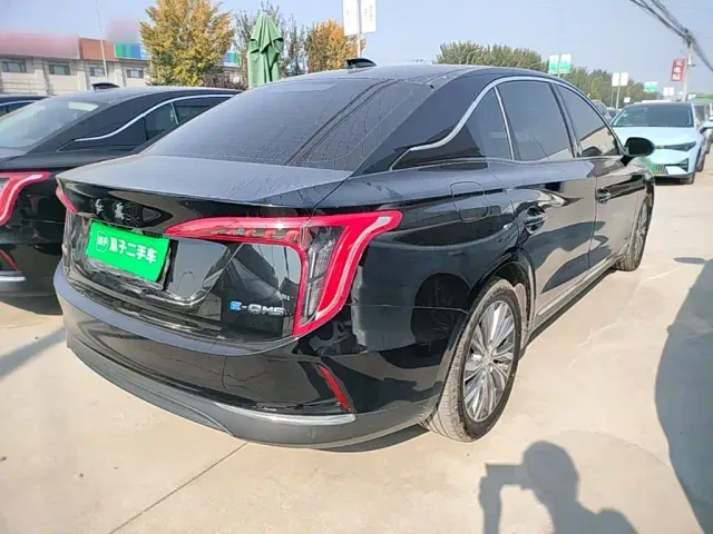 Hongqi E-QM5 — Фото автомобиля 6