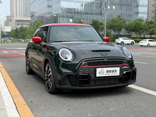 MINI John Cooper Works — Фото автомобиля 3