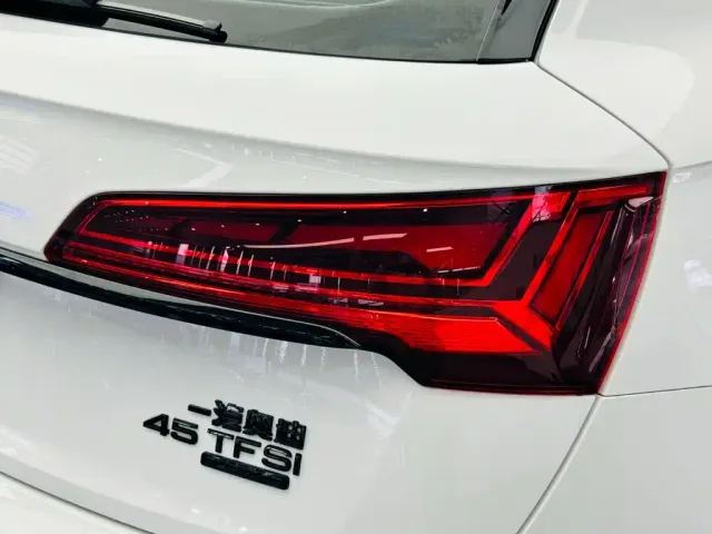 Audi Q5L — Фото автомобиля 12