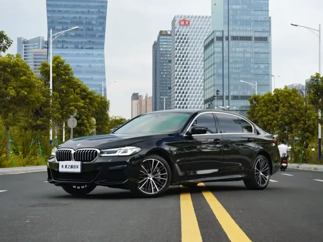 Фотография автомобиля — BMW 5 Series