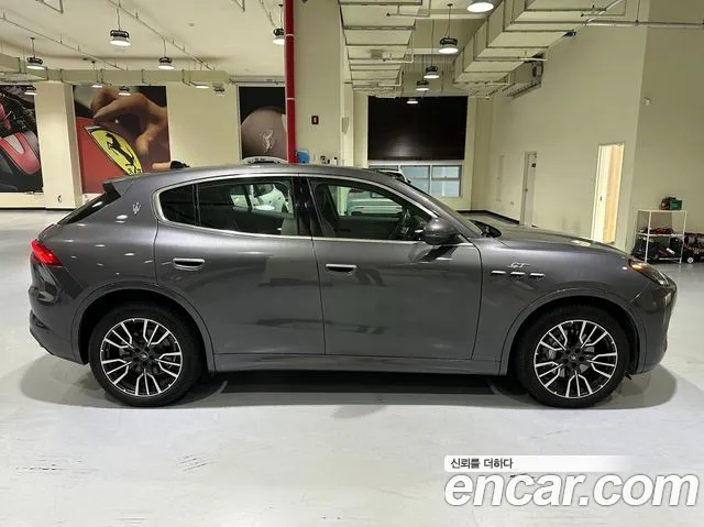 Maserati Grecale — Фото автомобиля 3