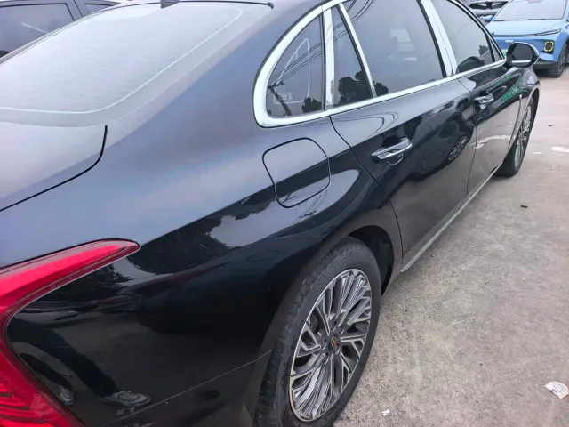 Hongqi H5 — Фото автомобиля 8