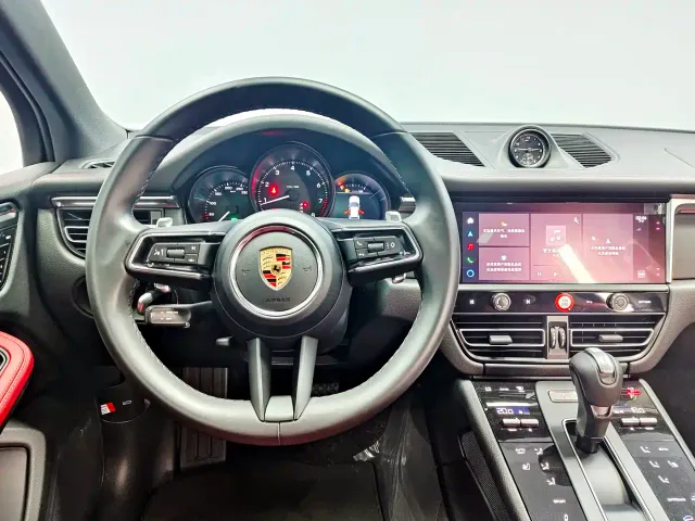Porsche Macan — Фото автомобиля 10