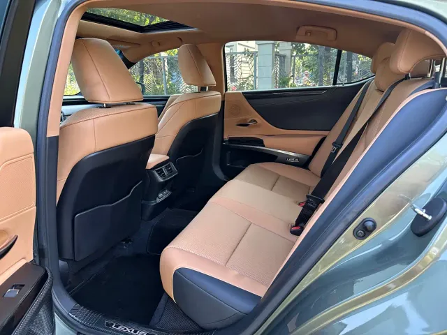 Lexus ES — Фото автомобиля 8