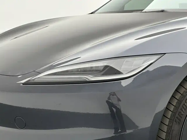 Tesla Model 3 — Фото автомобиля 26
