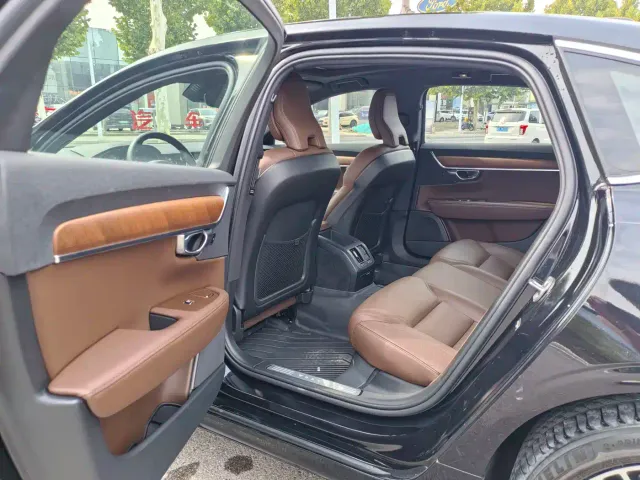 Volvo S90 — Фото автомобиля 5