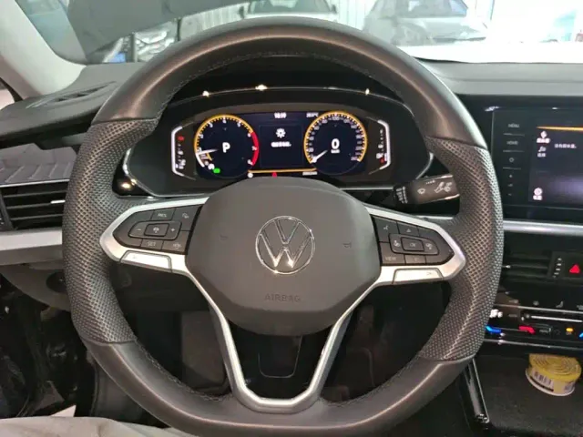 Volkswagen Passat — Фото автомобиля 10