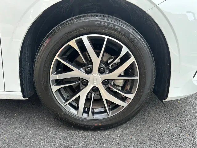 Geely Emgrand — Фото автомобиля 17