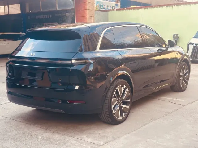 Li Auto L7 — Фото автомобиля 4