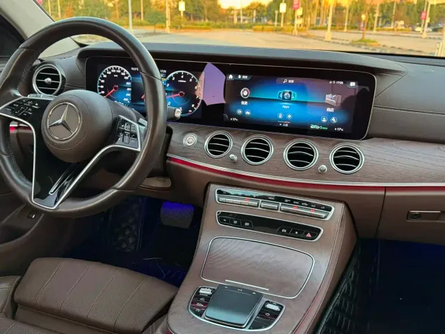 Mercedes-Benz E-Class — Фото автомобиля 12