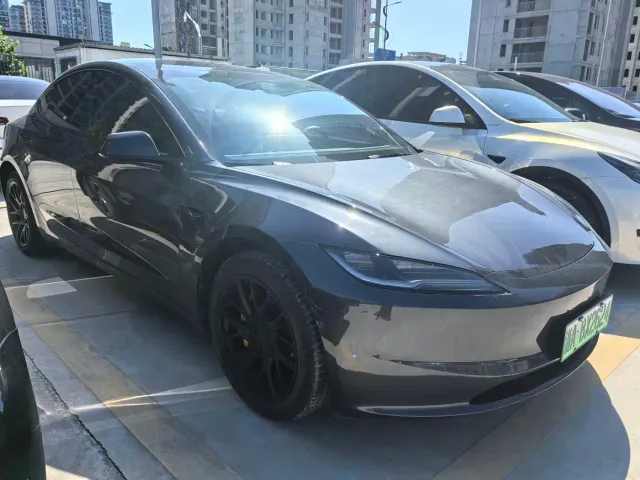 Tesla Model 3 — Фото автомобиля 20