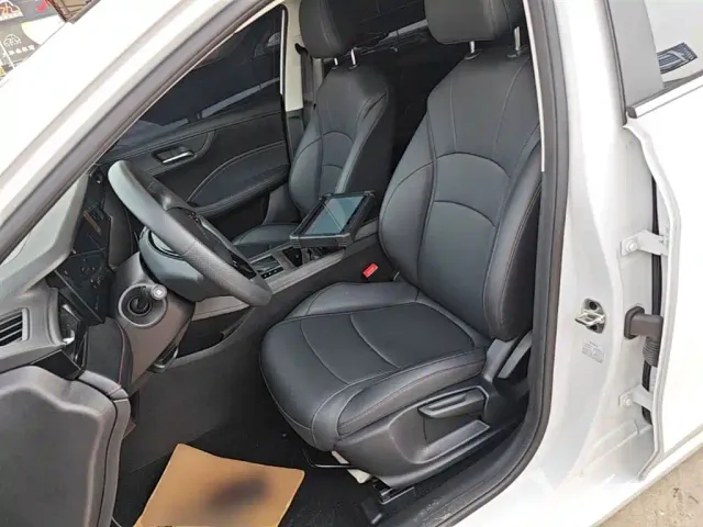 Roewe i5 — Фото автомобиля 14