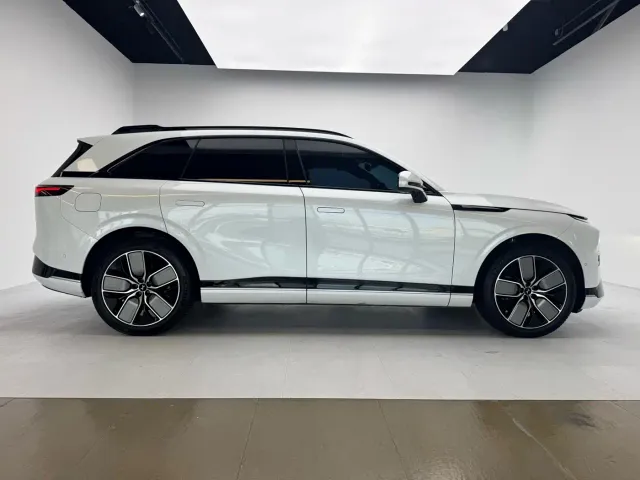 Xpeng G9 — Фото автомобиля 10
