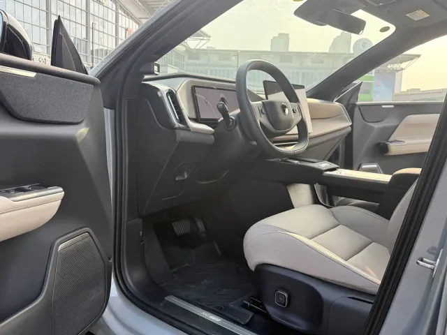 Volvo XC70 Plug-in Hybrid — Фото автомобиля 13