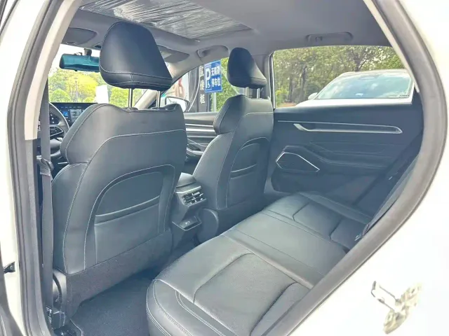 Geely Emgrand — Фото автомобиля 16