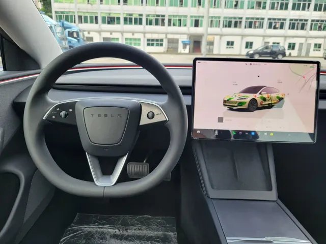 Tesla Model 3 — Фото автомобиля 21