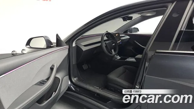 Tesla Model 3 — Фото автомобиля 9