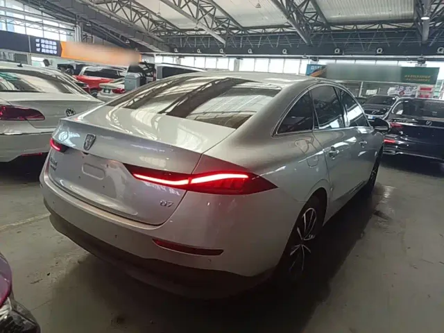 Roewe D7 — Фото автомобиля 6