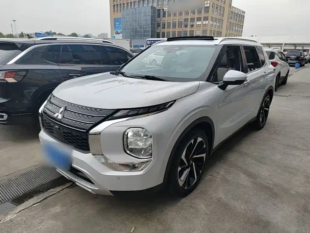 Фотография автомобиля — Mitsubishi Outlander