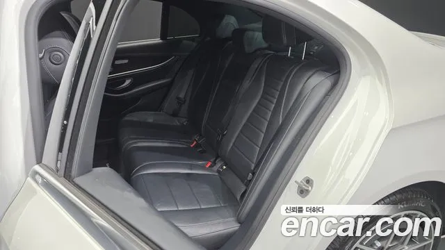 Mercedes-Benz E-Class — Фото автомобиля 21