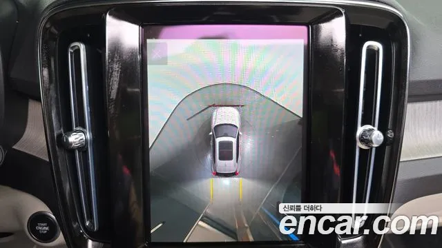 Volvo XC40 — Фото автомобиля 14