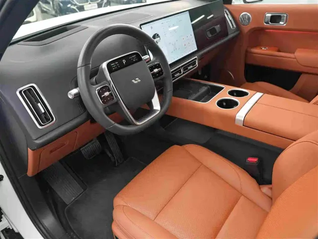 Li Auto L7 — Фото автомобиля 8