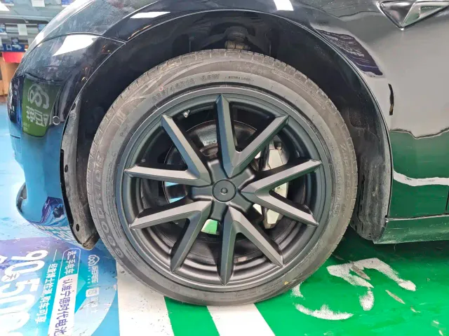 Tesla Model 3 — Фото автомобиля 3