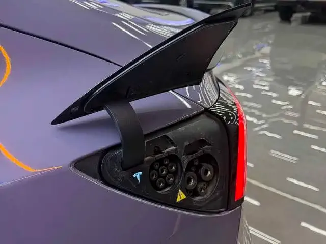 Tesla Model 3 — Фото автомобиля 13