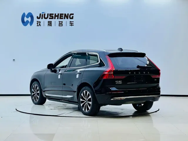 Volvo XC60 — Фото автомобиля 4