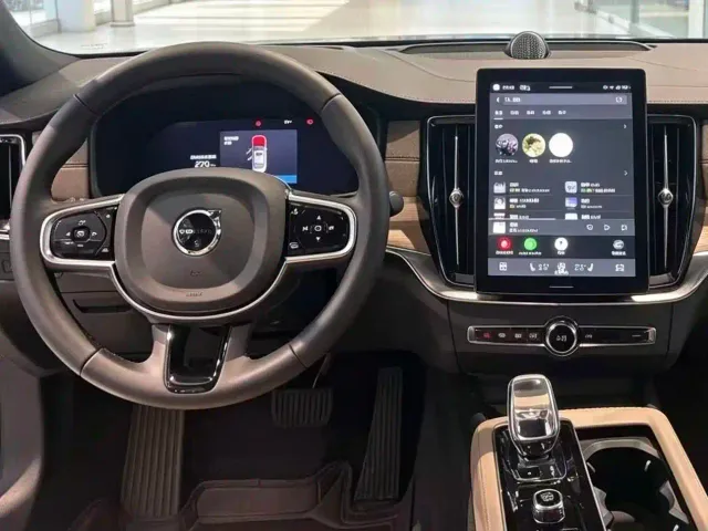 Volvo S90 — Фото автомобиля 4