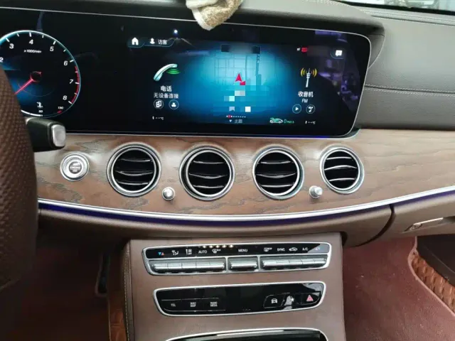 Mercedes-Benz E-Class — Фото автомобиля 5