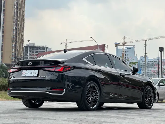 Lexus ES — Фото автомобиля 6