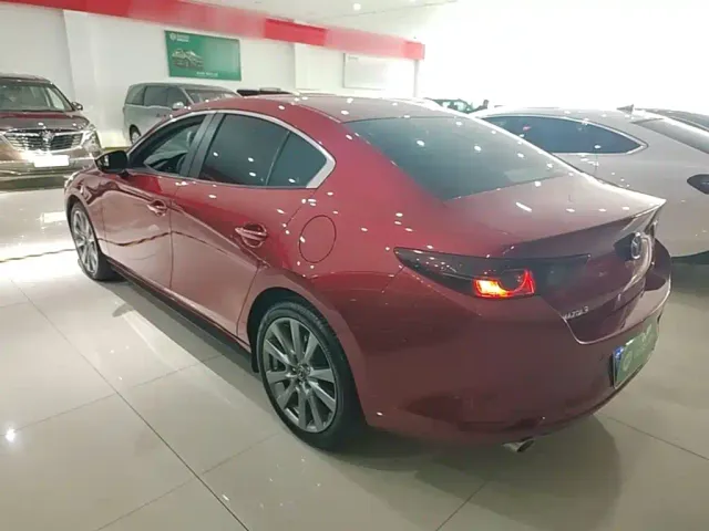Mazda Axela — Фото автомобиля 4