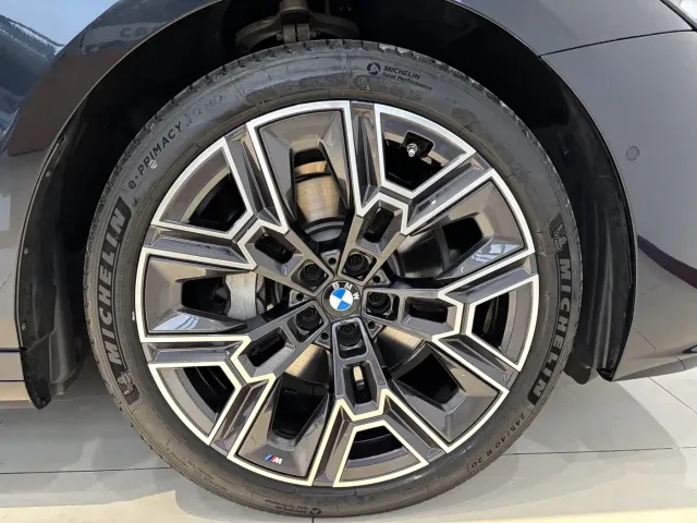 BMW 5 Series — Фото автомобиля 25