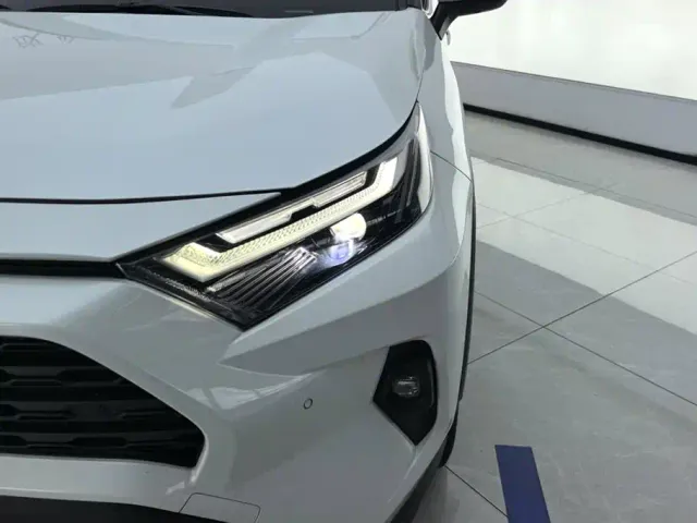 Toyota RAV4 — Фото автомобиля 5