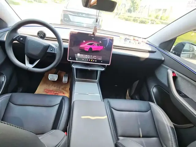 Tesla Model Y — Фото автомобиля 8