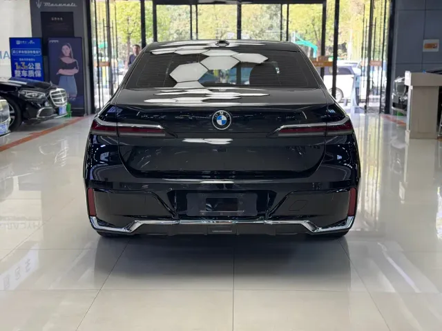 BMW 7 Series — Фото автомобиля 14