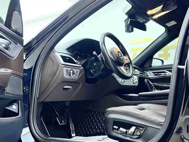 BMW 7 Series — Фото автомобиля 7