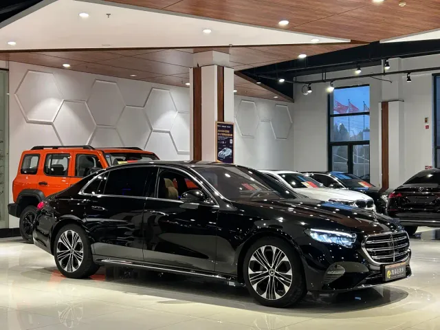 Mercedes-Benz E-Class — Фото автомобиля 4